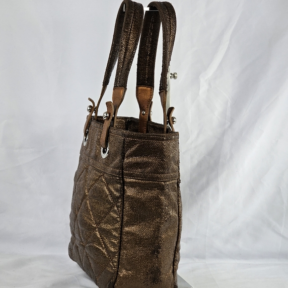 CHANEL Medium Paris-Biarritz Tote - Picture 3 of 9